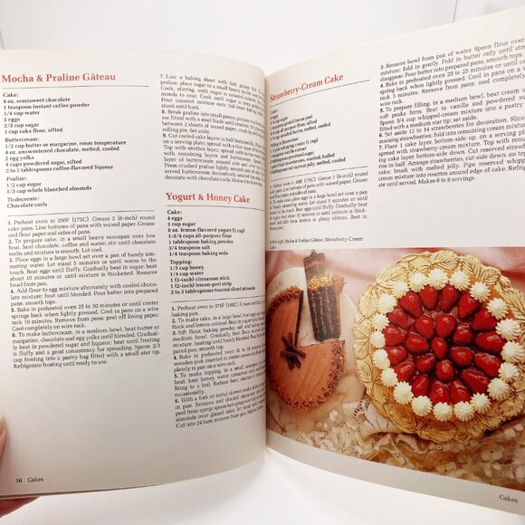 VINTAGE Delicious Baking softcover baked goods cookbook ~ 1980s recipe book - Picture 7 of 13